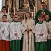 Neun neue Ministranten in Taufkirchen