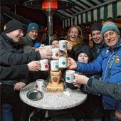 Mit Böllern und Andacht Priener Christkindlmarkt eröffnet
