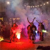 Inntal Pass Krampi auf dem Weihnachtsmarkt