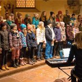 Adventskonzert des Annette-Kolb-Gymnasiums mit mehreren Chören