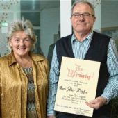 Neues Ehrenmitglied im TuS Prien ernannt