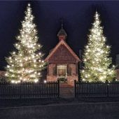 Zwei Christbäume zum Gedenken