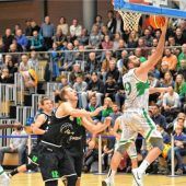 Basketball: Wasserburg kämpft, Derby bei den Herren