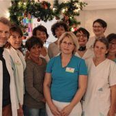 Team der Dialyse-mit-Herz zeigt Herz