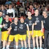 Handicap-Basketball vor großer Kulisse