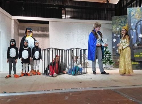 Am Samstag wird es spannend: Dann lädt „Lizzy, die kleine Winterhexe“ zum ersten Mal Zuschauer ein, sie auf ihren Abenteuern zu begleiten. Foto  RE