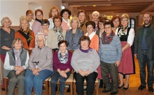 Bei der Katholischen Frauengemeinschaft wurden verdiente Mitglieder ausgezeichnet. Foto  gillitz