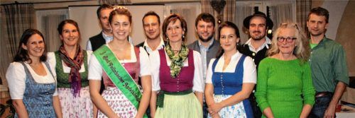 Bestens gerüstet für weitere zwei Jahre ist der Obst- und Gartenbauverein Feilnbach-Wiechs-Litzldorf mit den Vorstandsmitgliedern (von links): Margret Bernrieder, Luise Tutschka, Ferdinand Karg, die neue Apfelkönigin Regina Vogt, Thomas Gasteiger, Gerti Seebacher, Michi Litzlfelder, Agnes Riedl, Sepp Lagler, Anni Angermaier und Bernhard Bocksberger.Foto  Strim