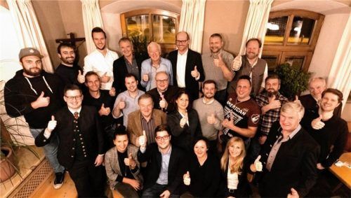 CSU und Parteifreie Prutting gehen gemeinsam in die Wahl: In der Bildmitte (erste Reihe, Zweiter von links Johannes Thusbaß).Foto re