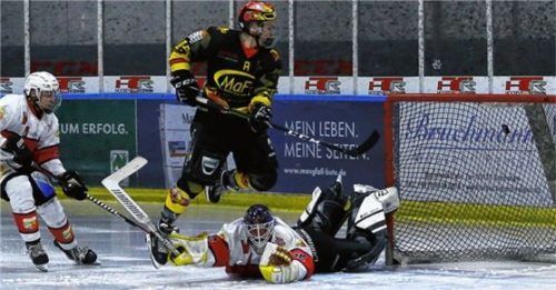 Das 10:5 für Bad Aibling durch Tobias Flach. Foto  Habermann