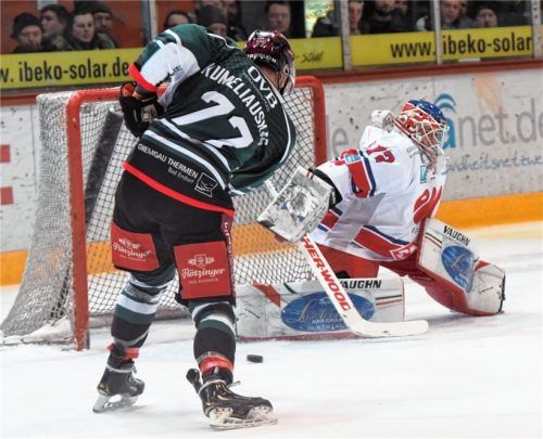 Das erste von drei Toren durch Tadas Kumeliauskas: Einen tollen Pass von Josh Mitchell verwandelte der Litauer ins kurze Eck. Fotos Ziegler