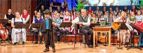 Das festliche alpenländische Weihnachtsoratorium wird von Solosängern, Chor sowie vom Instrumentalensemble Hans Berger aufgeführt. Mit dabei sind auch wieder die Riederinger Hirten (unsere Aufnahme stammt aus dem letzten Jahr und zeigt den Hirtenbuben Marinus).Foto Nitzsche