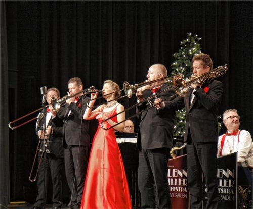 Das Glenn Miller Orchestra hauchte dem Stadtsaal einen Flair der 1950er ein.Foto Ahn