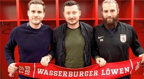 Das neue Trainertrio in Wasserburg (von links): Die gleichberechtigte Doppelspitze mit Niki Wiedmann und Michael Kokocinski sowie Robert Mayer. Foto  Stürmlinger