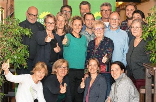 Daumen hoch: Die Grünen-Kandidaten sind zufrieden mit ihrer Liste.Foto  Frank Schulze