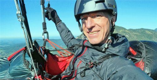 Der alte und neue deutsche Meister Oliver Teubert in Aktion. In luftiger Höhe hat er noch Zeit für ein Selfie.