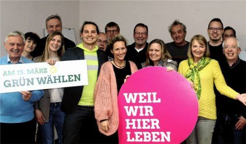 Der Eggstätter Ortsverband Bündnis 90/Die Grünen mit Bürgermeisterkandidat Jacob Illi (vorne, Dritter von links) und der Landratskandidatin von Bündnis 90/Die Grünen Ulla Zeitlmann (vorne, Vierte von links).Foto re