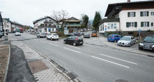 Der Einmündungsbereich der Egartenerstraße muss für einen neuen Geh- und Radweg umgestaltet werden. Foto Berger