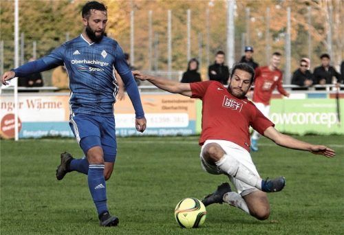 Der FC Deisenhofen und der TSV Wasserburg (rechts Hannes Hain) sind im Rennen um Platz zwei.Foto Fehrmann