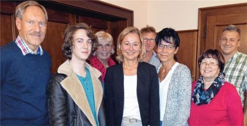 Der frisch gewählte Vorstand: (von links) Herbert Willeitner (Schriftführer), Peter Schiffmann (Jugendbeauftragter), Barbara Wüstermann (Beisitzer), Gabi Böning (Vorsitzende), Jürgen Köppl (Beisitzer), Marion Köppl (Vize-Vorsitzende), Anna Feuerer (Revisorin) und Sebastian Daxeder (Beisitzer). Foto re