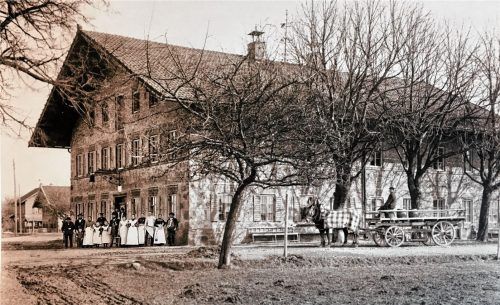 Der Gasthof „Zum Alten Wirt“ in Aising um 1900.Foto Stadtarchiv