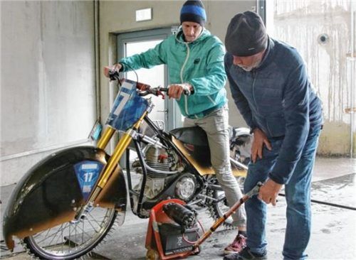 Der Inzeller Eisspeedway-Pilot Franz Mayerbüchler hofft auch in dieser Saison auf starke Leistungen.Foto Weitz