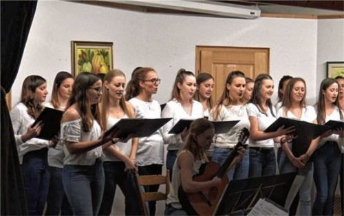 Der Jugendchor Weihenlinden-Högling begeisterte bei seinem Auftritt. Foto  re