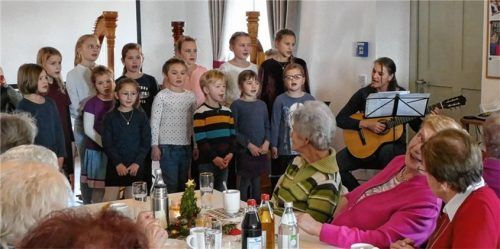 Der Kinderchor sang unter der Leitung von Rosi Steinert.Foto bachmaier