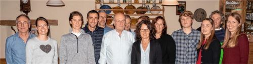 Der neue Vorstand des SC Haag: (vordere Reihe, von links) Ernst Köhler und Theresa Petrik, Dorit Ihbe, Matthäus Urban, Christine Seidl, Karin Mußner, Christian Bibinger, Amelie Reiser, Claudia Wiedemann. Hintere Reihe, von links: Harald Huber, Christian Gäßl, Karl Köstler, Georg Preuß und Helge Huber.red