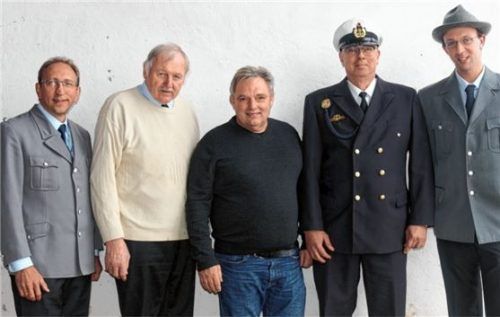 Der neue Vorstand hat die Arbeit aufgenommen, die ausscheidenden Mitglieder wurden verabschiedet (von links): Kassier Alfons Hoferer, Franz Kriegl, Zweiter Vorsitzender Lorenz Hausperger, der neue Vorsitzende Stephan Miggisch und Schriftführer Martin Seisenberger.Foto Maier