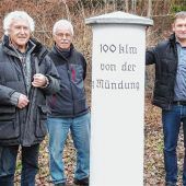 Alter 100-Kilometer-Stein renoviert