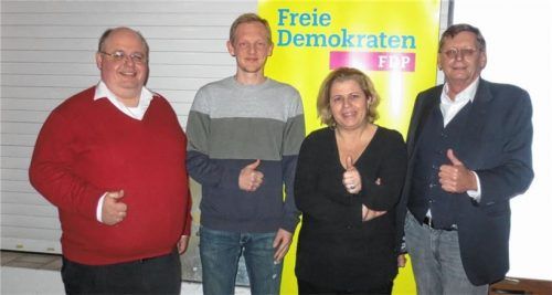 Der Vorstand der neu gegründeten FDP (von links): Martin Schnellbach (Zweiter Vorsitzender), Phillip Witte (Beisitzer), Sandra Bubendorfer-Licht (Beisitzerin) und Karl Licht (Vorsitzender).Foto  Stettner