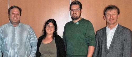 Der Vorstand des neu gegründeten Dorfvereins Beyharting und Umgebung: Vorsitzender Michael Messerer, Kassier Hans Demmel, Schriftführerin Maria Huber und Stellvertreter Lothar Schechner (von rechts). Foto  Hengstberger