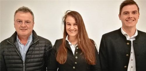 Die AfD hat einen Ortsverband für Prien-Chiemsee gegründet. Sepp Schuster ist stellvertretener Ortsvorsitzender und nominierter Bürgermeisterkandidat, Vorsitzende ist Michaela Eglseer und als Schatzmeister fungiert Hans König (von links).Foto re