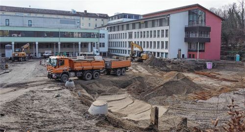 Die Bauarbeiten an der Baustelle am Krankenhaus sind bereits in vollem Gange. Foto  Landratsamt