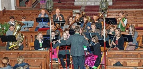 Die Bernauer Jugendblaskapelle unter der Leitung von Josef Steiner.Foto leidel
