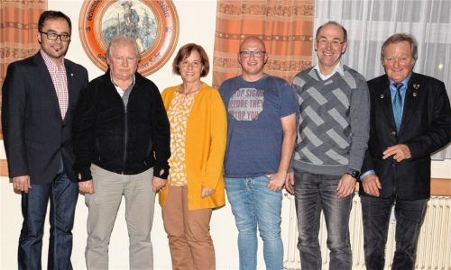 Die Bürgerliste Schwindegg: Karl-Michael Dürner, Erwin Ebert, Claudia Schmid, Franz Lohmair, Günther Weitzer und Dr. Karl Dürner (von links).Foto  Friedrich