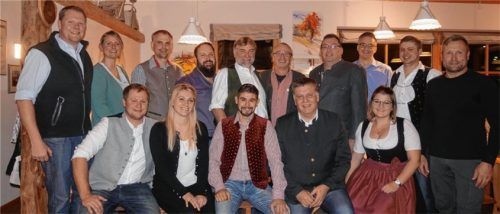 Die CSU-Kandidaten für Eggstätt zur Gemeinderatswahl 2020 mit Bürgermeisterkandidat Hans Plank (sitzend, Mitte).Foto Kirchner