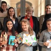 Leah Stecher siegt beim Vorlesen