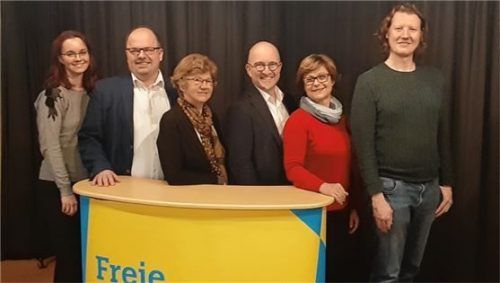 Die ersten sechs Kandidaten auf der Stadtratsliste: (von links): Sina Brückner (Platz 4), Lars Blumenhofer (Platz 1), Maria Knott-Klausner (Platz 2), Michael Thaler (Platz 5), Andrea Weigel (Platz 6), Alexander Stautner (Platz 3).