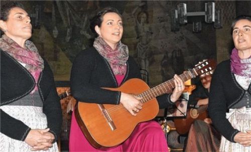 Die Geschwister Stuhlmiller brachten Weihnachtsfreude zum Ausdruck. Foto  Schlecker