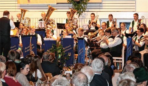 Die Höhenrainer Musi bei ihrem traditionellen konzertanten Jahresabschluss im Gemeindehaus Großhöhenrain, wo vor 40 Jahren alles begann.