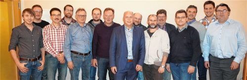 Die Kandidaten: Sebastian Nützl, Fabian Deißenböck, Rudolf Kunzmann junior, Mathias Sandner, Hermann Bauer, Matthias Schreiner, Adi Deißenböck, Rainer Greilmeier, Herbert Deißenböck, Andreas Gropp, Simon Karrer, Martin Aigner, Jürgen Feckl, Christoph Landenhammer, Hermann Scheidhammer (von links).Foto Krell