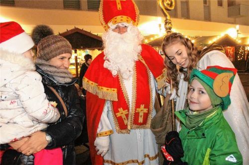 Mit Nikolaus und Christkind in die Vorweihnachtszeit: Heuer gibt es wieder einen Christkindlmarkt in Waldkraiburg, der am 1. Dezember beginnt. Foto  Lohmann
