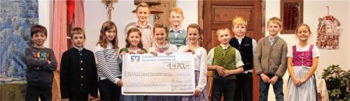 Die Klöpfelkinder sammelten 1470 Euro für die „Wendelsteinwerkstätten“ in Rosenheim.