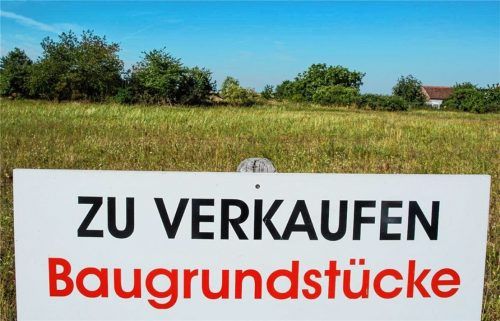 Die Nachfrage nach vergünstigten Baugrundstücken in Übersee ist extrem hoch und hält nach wie vor an. Foto dpa