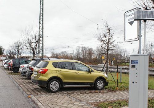 Die Parkgebühren von einem Euro für die „P+R“-Plätze am Bahnhof sind vielen Bürgern ein Dorn im Auge. Foto vom Dorp