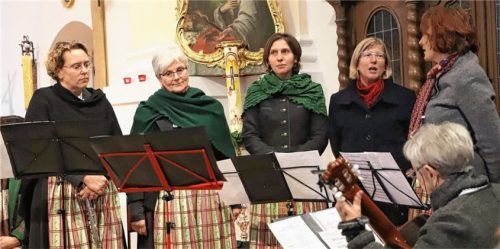 Die Ramerberger Hausmusik wirkte zum ersten Mal beim Adventssingen mit.Foto stiftung attl