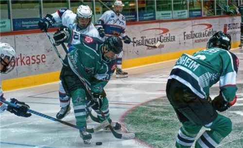 Die Rosenheimer Junioren feierten gegen den SC Riessersee zwei deutliche Siege.Foto Krumpe