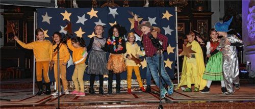 Die Schulspielgruppe sorgte für einen Höhepunkt bei der Benefizfeier der Grund- und Mittelschule Gars.Foto münch